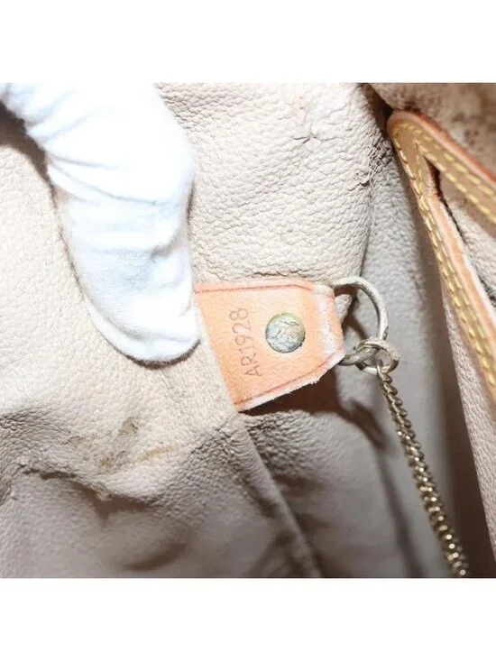 Authentic LOUIS VUITTON Monogram Bucket GM Shoulder Bag M42236 LV - Picture 4 of 16